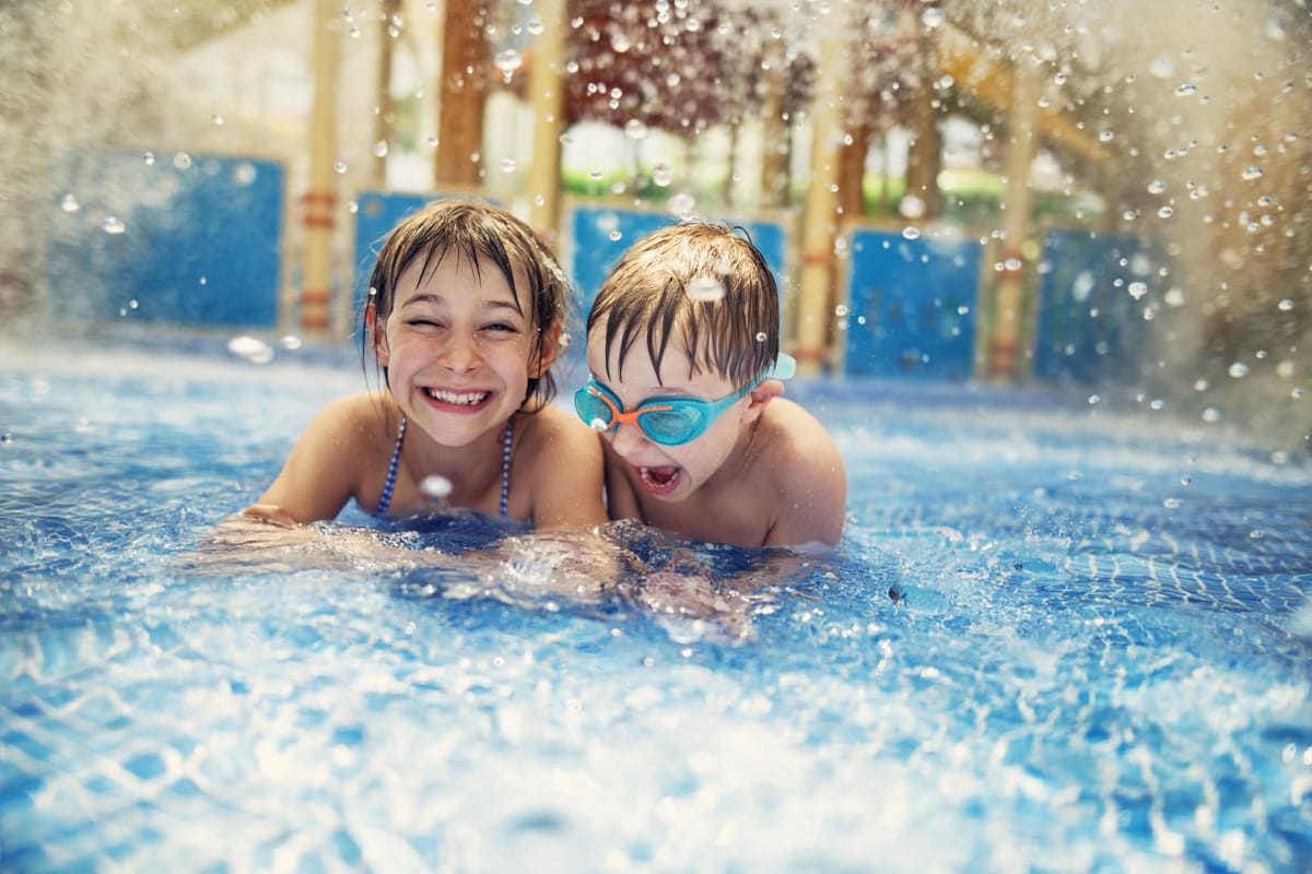 hotel com piscinas